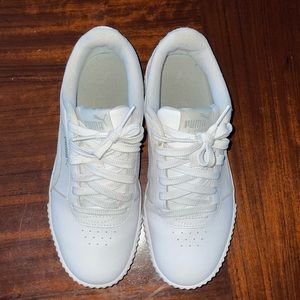 Womens Puma Carina white leather sneaker. Size 8, great condition